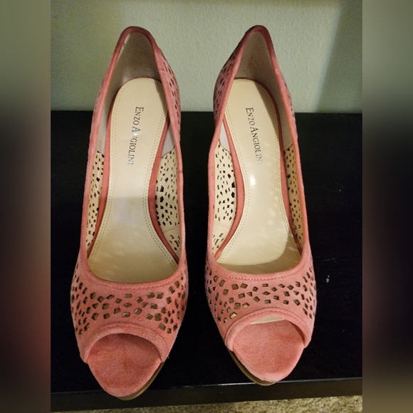 Enzo Angiolini Sully Pink Suede Laser Cut Peep-toe Pumps - Picture 3 of 9